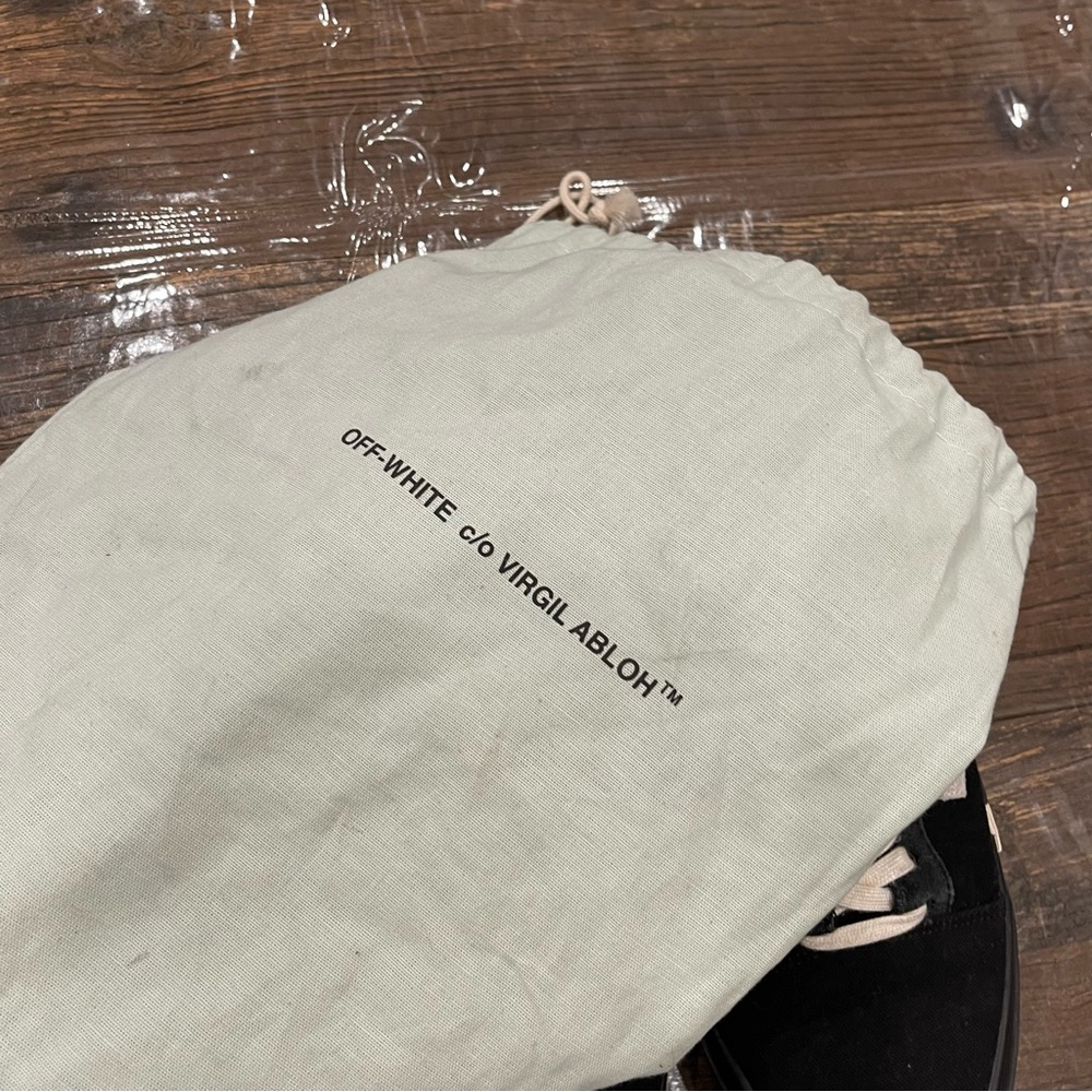 Off-White vulc low Black Striped Sneakers - Picture 8 of 10